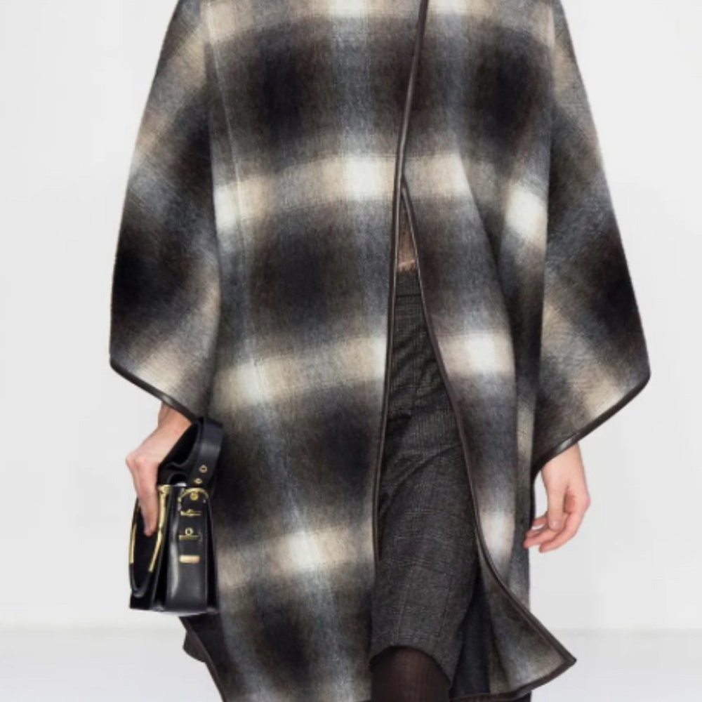 RARE Salvatore Ferragamo Poncho Cape w/ Leather Trim sz 38, US S
